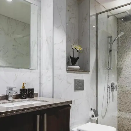 Hanza Tower White 24 & Jacussi & Pool *