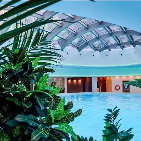 Hanza Tower White 24 & Jacussi & Pool