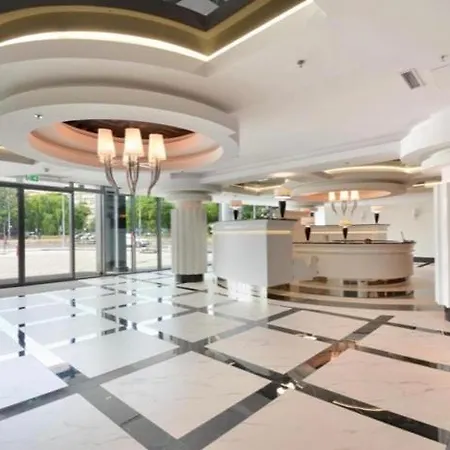 Hanza Tower White 24 & Jacussi & Pool Apartment